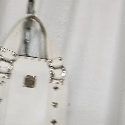 [BUNJANG] MCM White Studded Tote Bag / MCM 화이트 토트백 스터드 장식