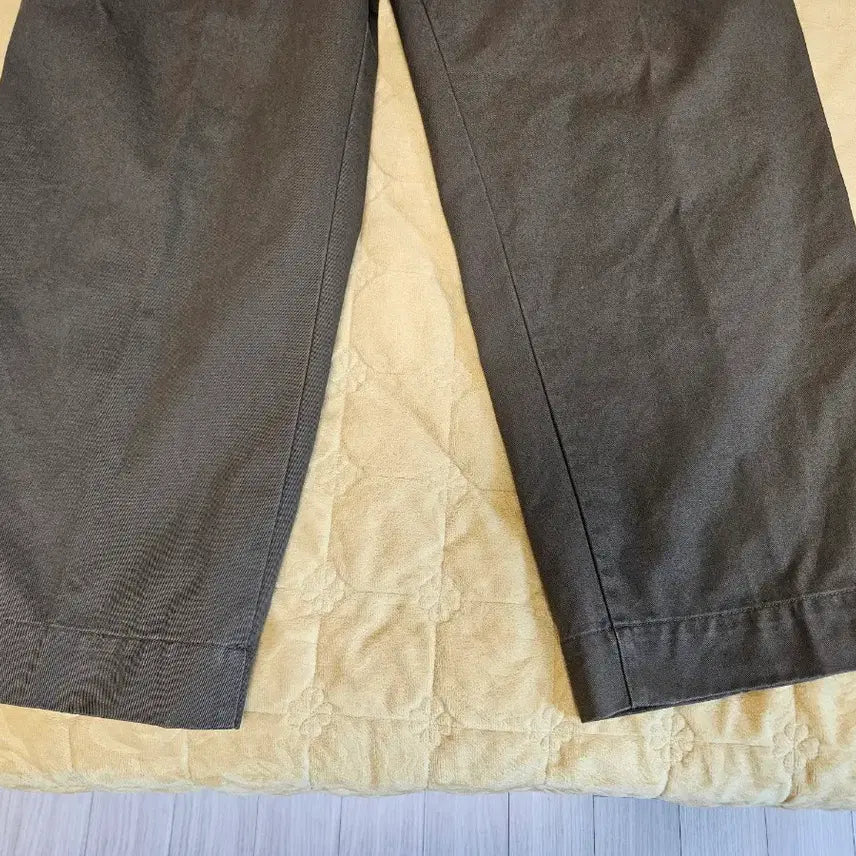 [BUNJANG] Uniqlo U Belted Wide Tucked Pants Olive 70 / 유니클로 U 벨티드 턱 와이드 팬츠 올리브 70