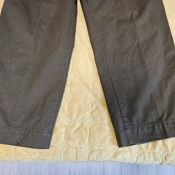 [BUNJANG] Uniqlo U Belted Wide Tucked Pants Olive 70 / 유니클로 U 벨티드 턱 와이드 팬츠 올리브 70