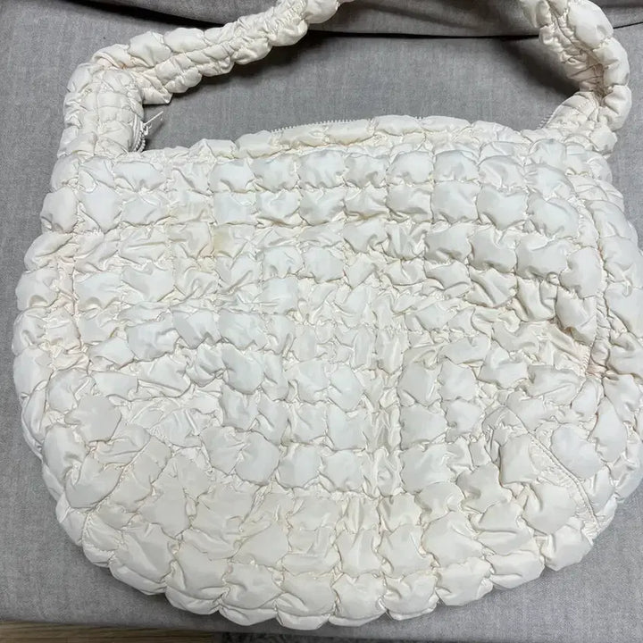 [BUNJANG] COS Quilted Cloud Bag Ivory / COS 코스 퀄티드 구름백 아이보리
