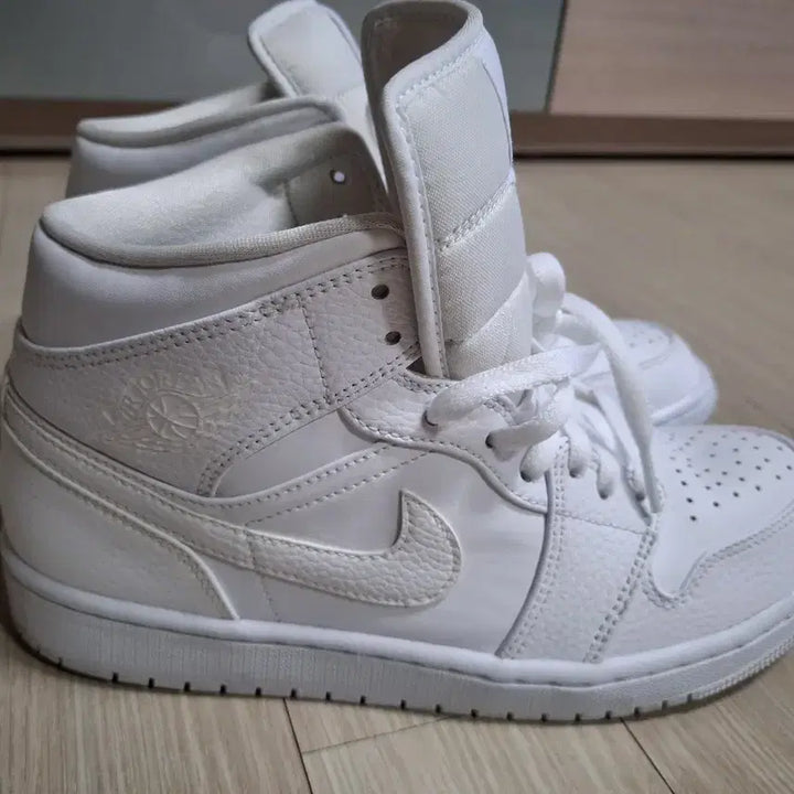 [BUNJANG] Nike Air Jordan 1 Mid High-Top Sneakers / 나이키 조던1 미드 흰색 하이탑 운동화 *싸이즈 US 9