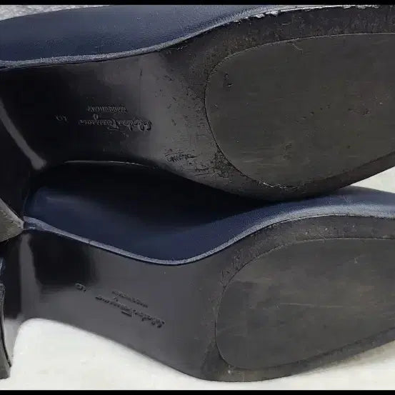 [BUNJANG] 페라가모 COMISO 꼬미소 간치니 스퀘어토 펌프스힐 6D사이즈 235 / 페라가모 COMISO 꼬미소 간치니 스퀘어토 펌프스힐 6D사이즈 235