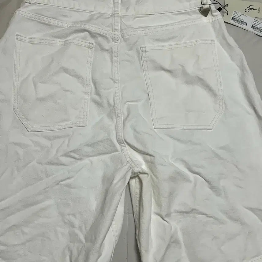 [SOLD OUT] 새상품_evener(에비너) 와이드 버뮤다 데님-화이트