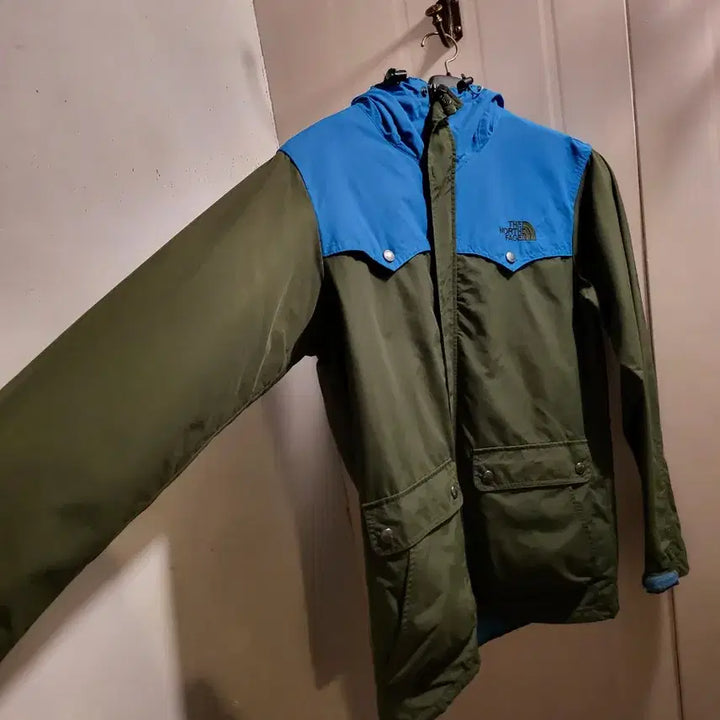 [BUNJANG] The North Face Windbreaker Jacket (Size 100) / [100]노스페이스 바람막이