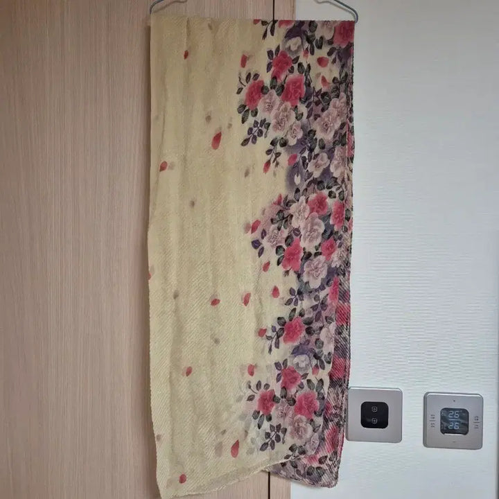 [BUNJANG] Floral Pattern Scarf Ivory / 플라워 패턴 스카프 아이보리