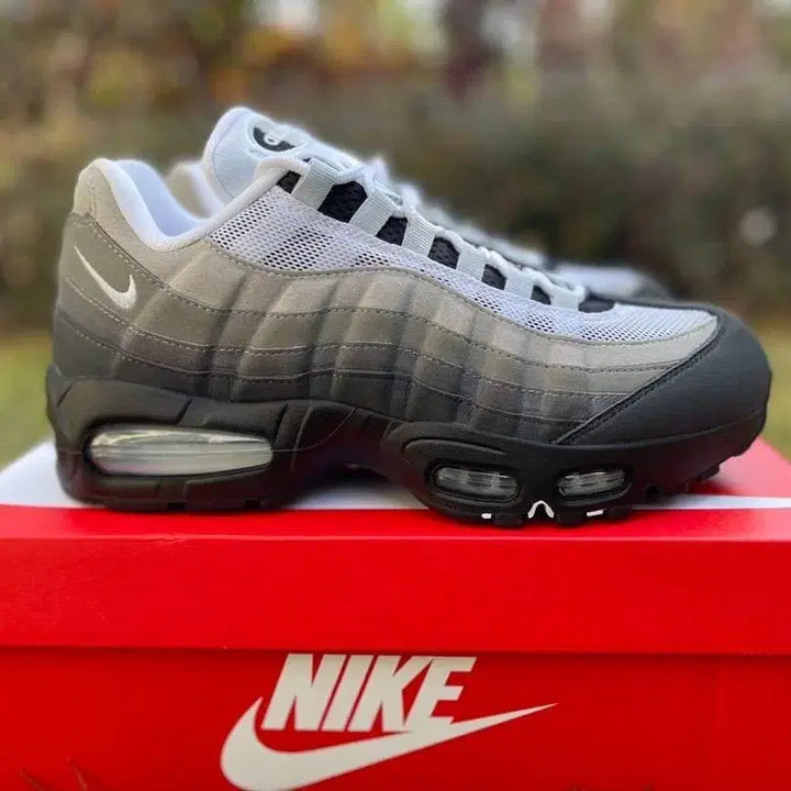 [BUNJANG] Nike Air Max 95 Gradient Grey Sneakers / 에어 맥스 95 그라데이션 그레이