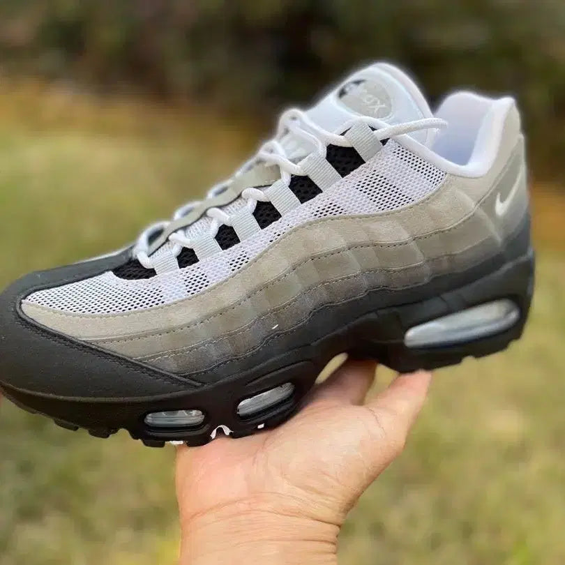 [BUNJANG] Nike Air Max 95 Gradient Grey Sneakers / 에어 맥스 95 그라데이션 그레이