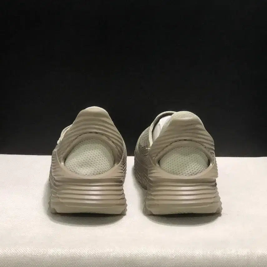[SOLD OUT] 호카 리스토어 TC 오트밀