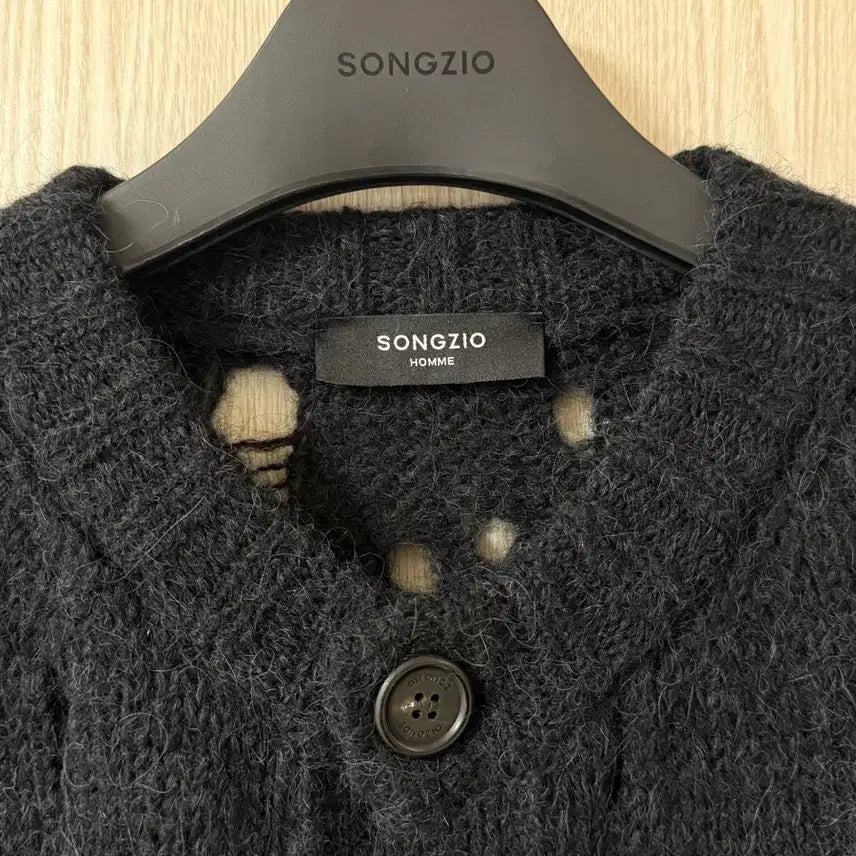 [BUNJANG] Songzio Devastate Round Neck Cardigan / 송지오 데바스테이트 라운드넥 가디건 48.