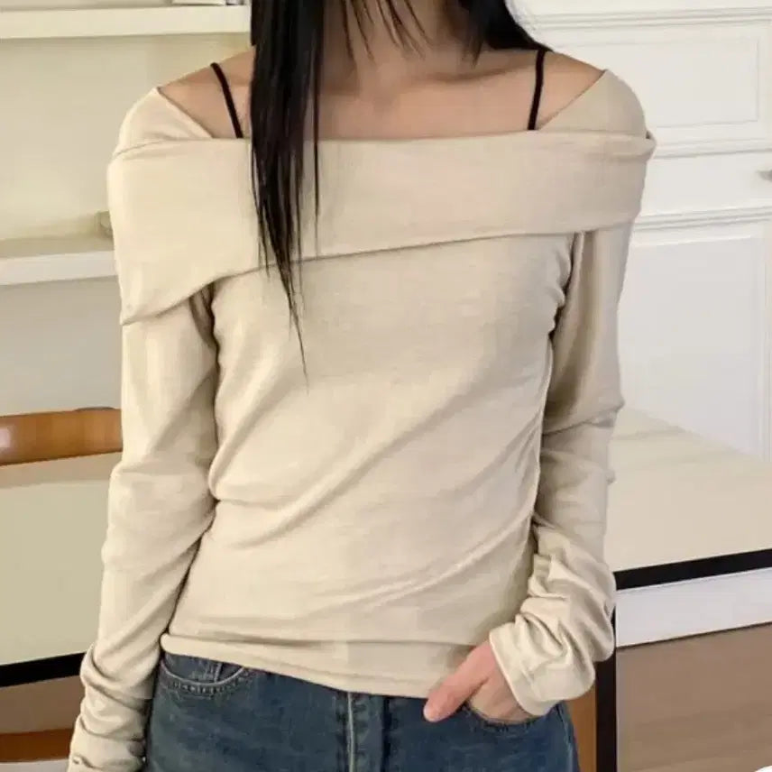 [BUNJANG] Off-Shoulder T-shirt Black / 언발 오프숄더 티셔츠 블랙