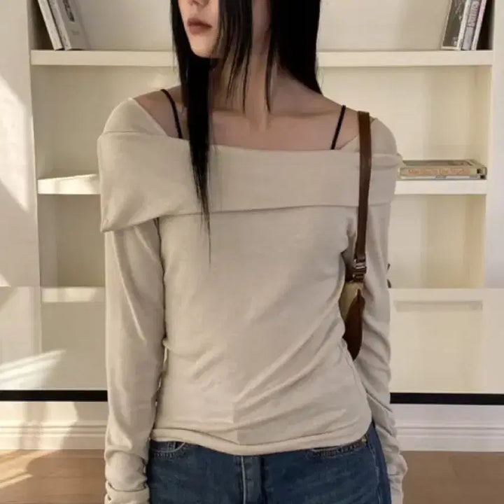 [BUNJANG] Off-Shoulder T-shirt Black / 언발 오프숄더 티셔츠 블랙