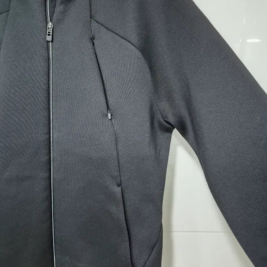 [BUNJANG] Descente Black Full-Zip Jacket / 데상트 블랙 풀집업 자켓100