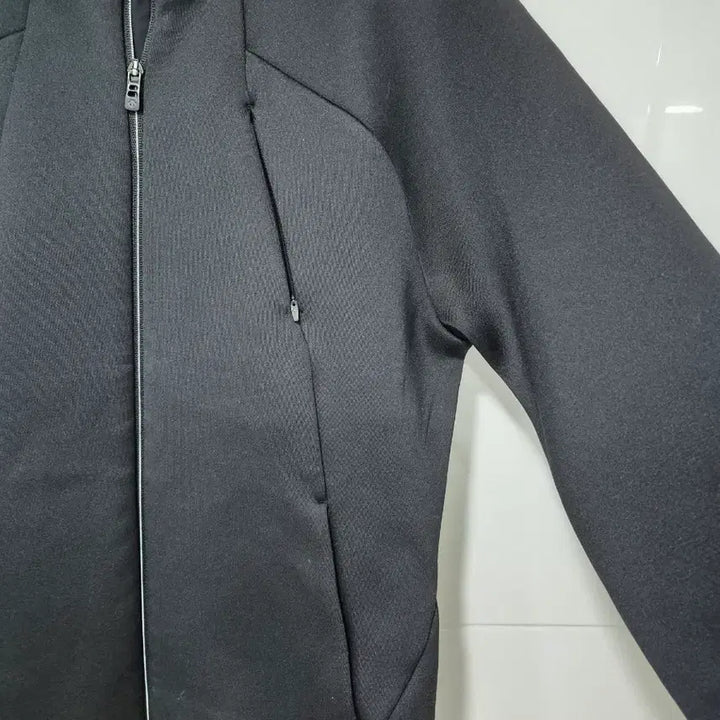 [BUNJANG] Descente Black Full-Zip Jacket / 데상트 블랙 풀집업 자켓100