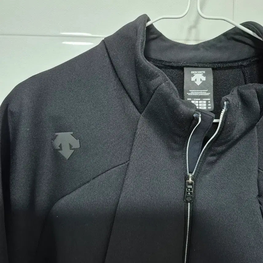[BUNJANG] Descente Black Full-Zip Jacket / 데상트 블랙 풀집업 자켓100