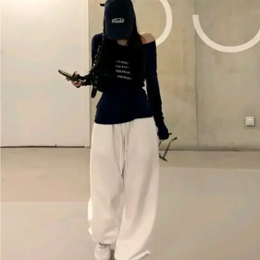 [BUNJANG] Hinic Affogato Lettering Long Sleeve Off-Shoulder T-Shirt / 히니크 아포카토 레터링티 긴팔티셔츠 롱슬리브 오프숄더 에이블리 지그재그