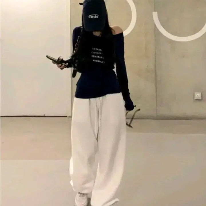 [BUNJANG] Hinic Affogato Lettering Long Sleeve Off-Shoulder T-Shirt / 히니크 아포카토 레터링티 긴팔티셔츠 롱슬리브 오프숄더 에이블리 지그재그