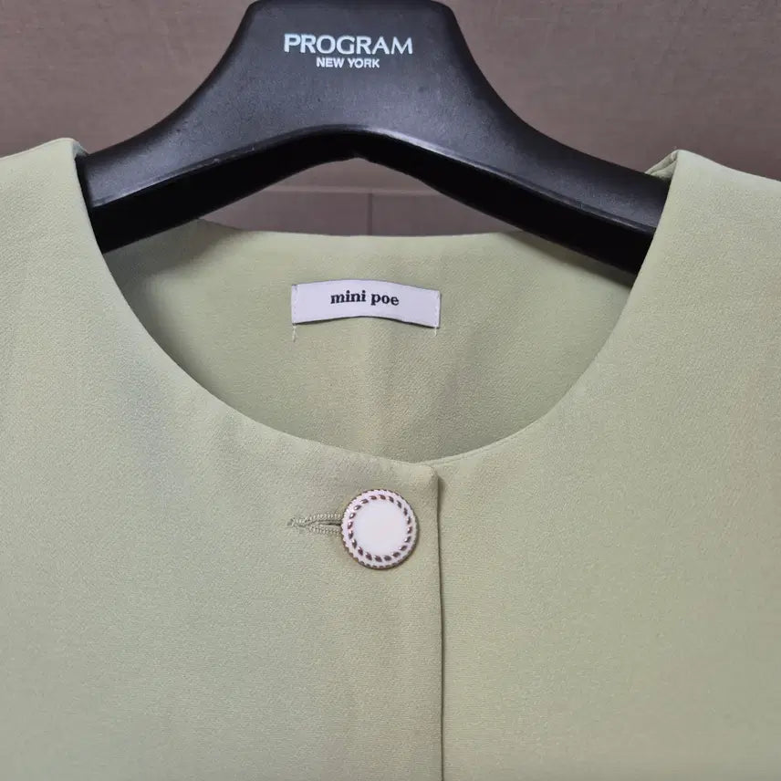 [BUNJANG] Mini Poe Cropped Short Sleeve Jacket / 프리)미니포에 mini poe 크롭 반팔 자켓