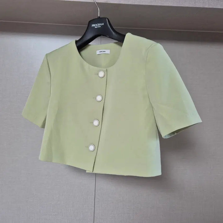 [BUNJANG] Mini Poe Cropped Short Sleeve Jacket / 프리)미니포에 mini poe 크롭 반팔 자켓