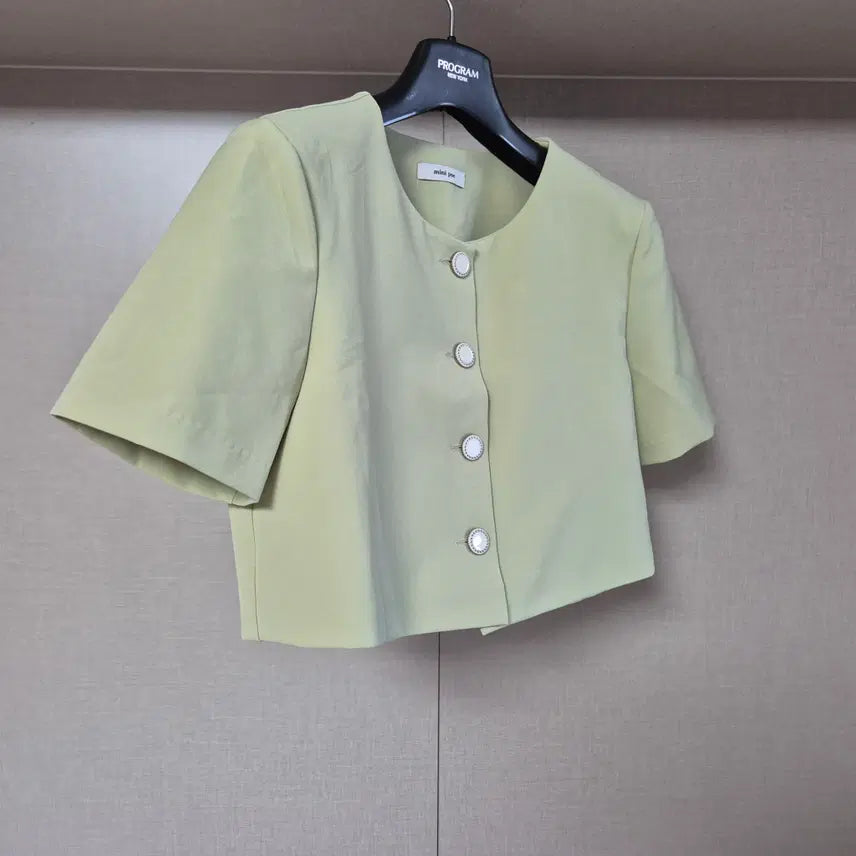 [BUNJANG] Mini Poe Cropped Short Sleeve Jacket / 프리)미니포에 mini poe 크롭 반팔 자켓