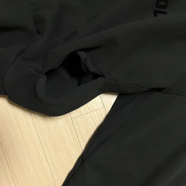 [BUNJANG] Fear of God Essentials Black Hoodie / 피어오브갓 에센셜 블랙 후드티