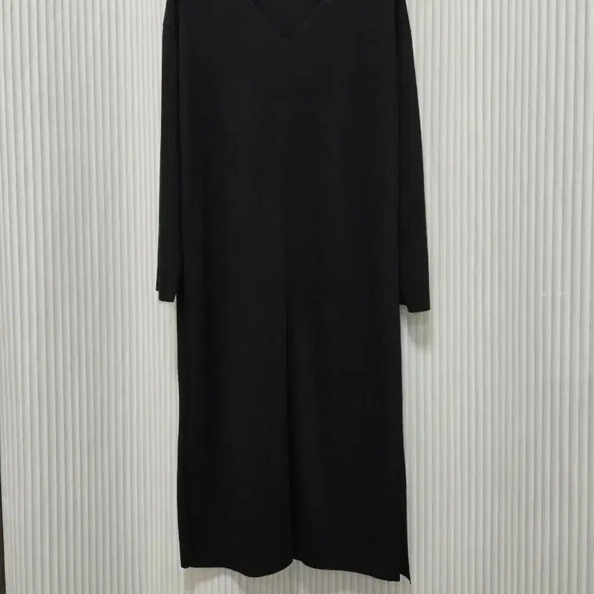 [SOLD OUT] 새상품 LAP 브이넥 니트 롱원피스 / 블랙 루즈핏 / 체형커버