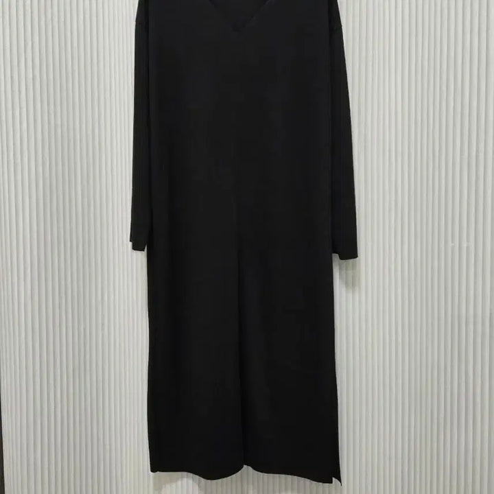 [SOLD OUT] 새상품 LAP 브이넥 니트 롱원피스 / 블랙 루즈핏 / 체형커버