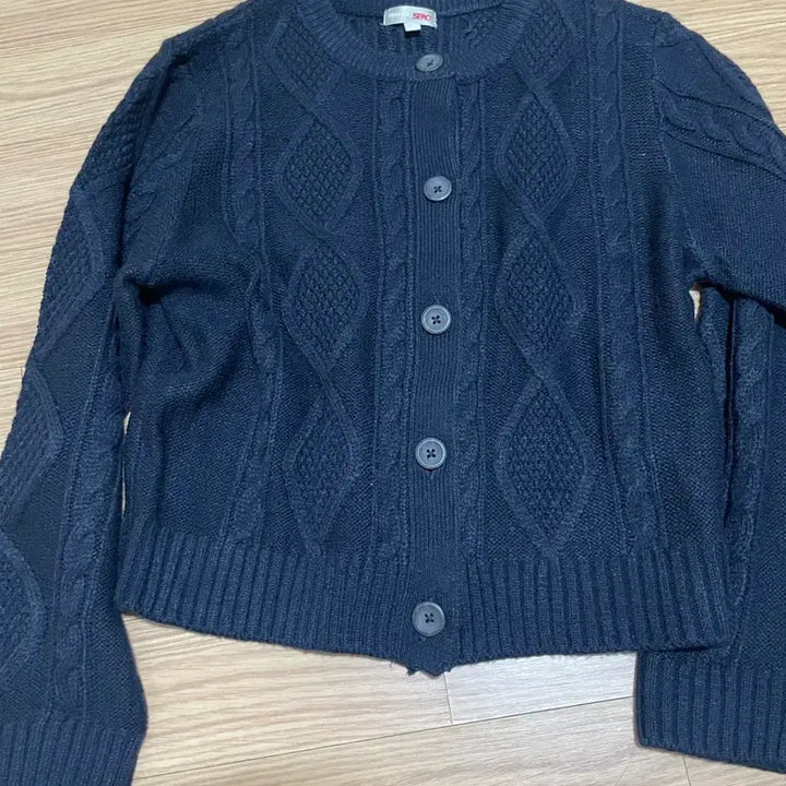 [BUNJANG] Spao Navy Cable Knit Crop Cardigan (M) / 스파오 네이비 꽈배기 크롭 가디건 M
