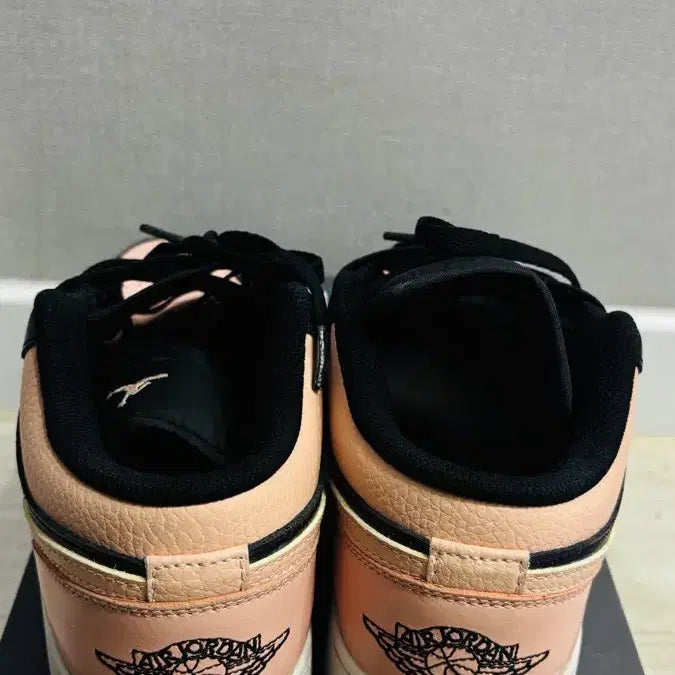 [BUNJANG] Nike Air Jordan 1 Low Black Pink GS (245) / 구하기 힘든 모델) 나이키 에어 조던 1 로우 블랙 핑크 245