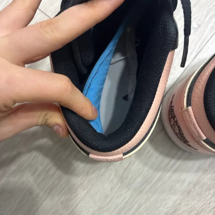 [BUNJANG] Nike Air Jordan 1 Low Black Pink GS (245) / 구하기 힘든 모델) 나이키 에어 조던 1 로우 블랙 핑크 245