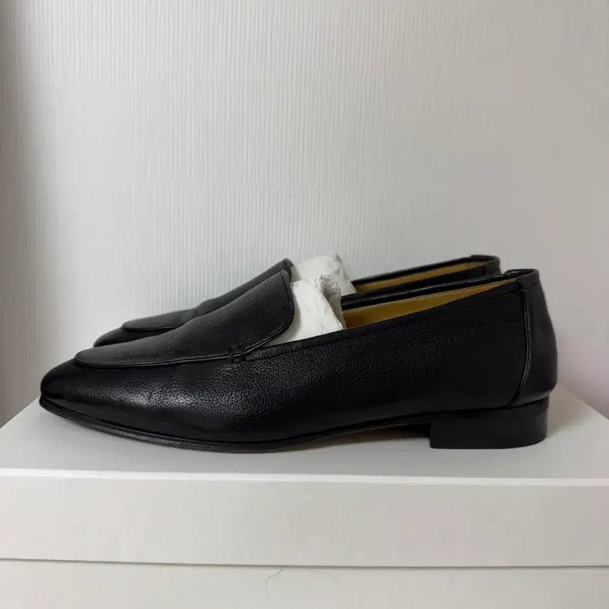 [SOLD OUT] 더로우 아담 로퍼 블랙 40 사이즈