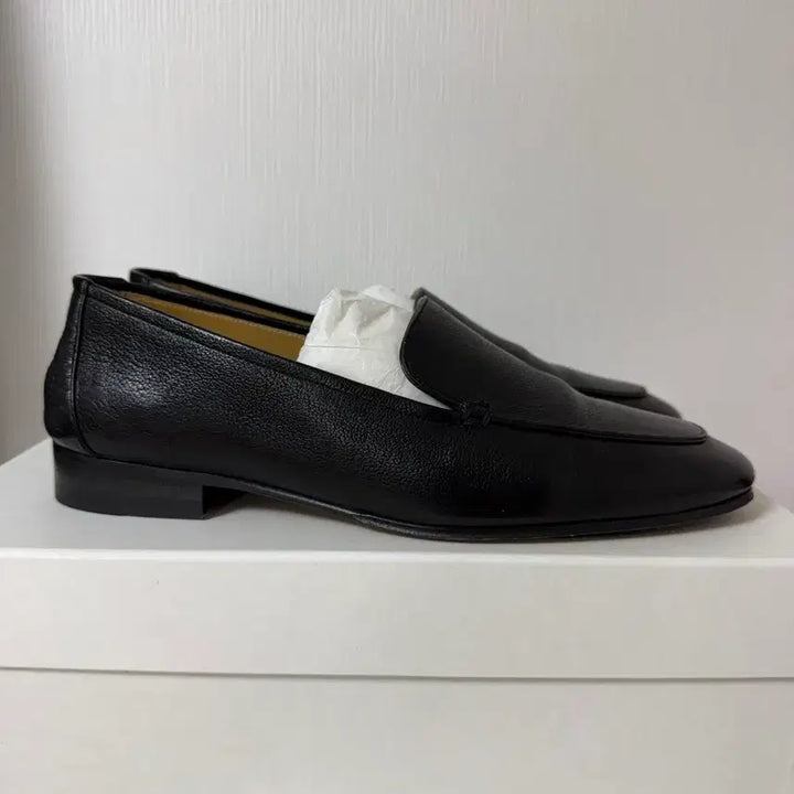 [SOLD OUT] 더로우 아담 로퍼 블랙 40 사이즈
