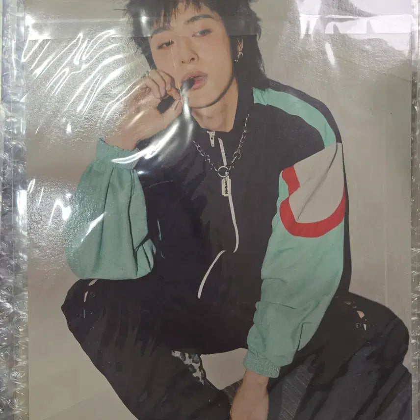 [BUNJANG] Xdinary Heroes Gaon Hand Printing Poster / 엑디즈 엑스디너리 히어로즈 가온 핸드 프린팅 포스터 한정 양도