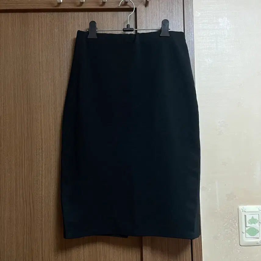 [BUNJANG] Black Midi Skirt / 블랙 뒷트임 미디 스커트