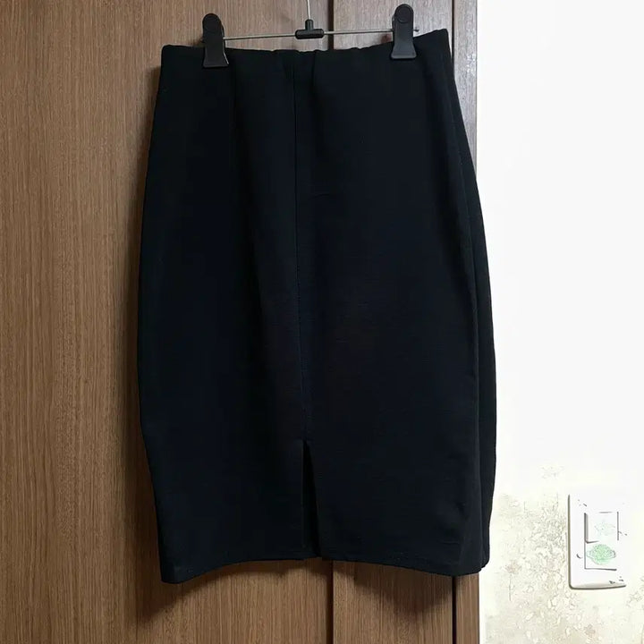 [BUNJANG] Black Midi Skirt / 블랙 뒷트임 미디 스커트