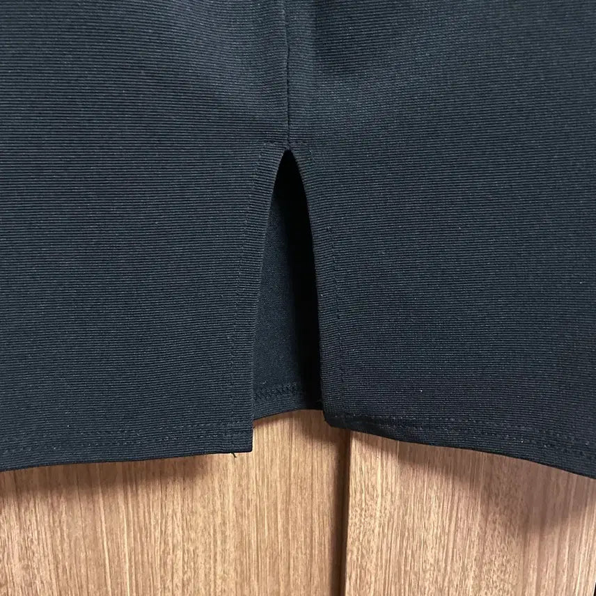 [BUNJANG] Black Midi Skirt / 블랙 뒷트임 미디 스커트