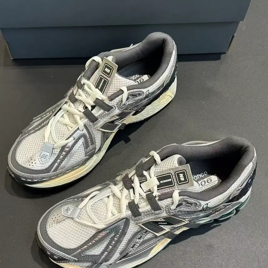 [BUNJANG] 1906A Silver Metallic Castlerock Sneakers / 1906A 실버 메탈릭 캐슬락 270mm