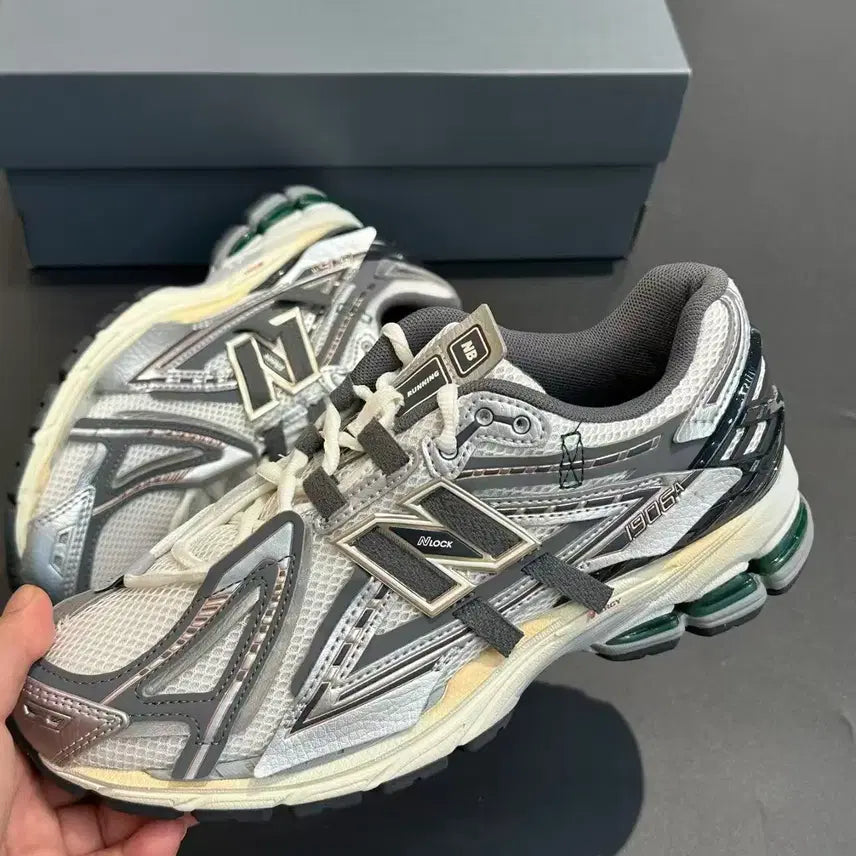 [BUNJANG] 1906A Silver Metallic Castlerock Sneakers / 1906A 실버 메탈릭 캐슬락 270mm