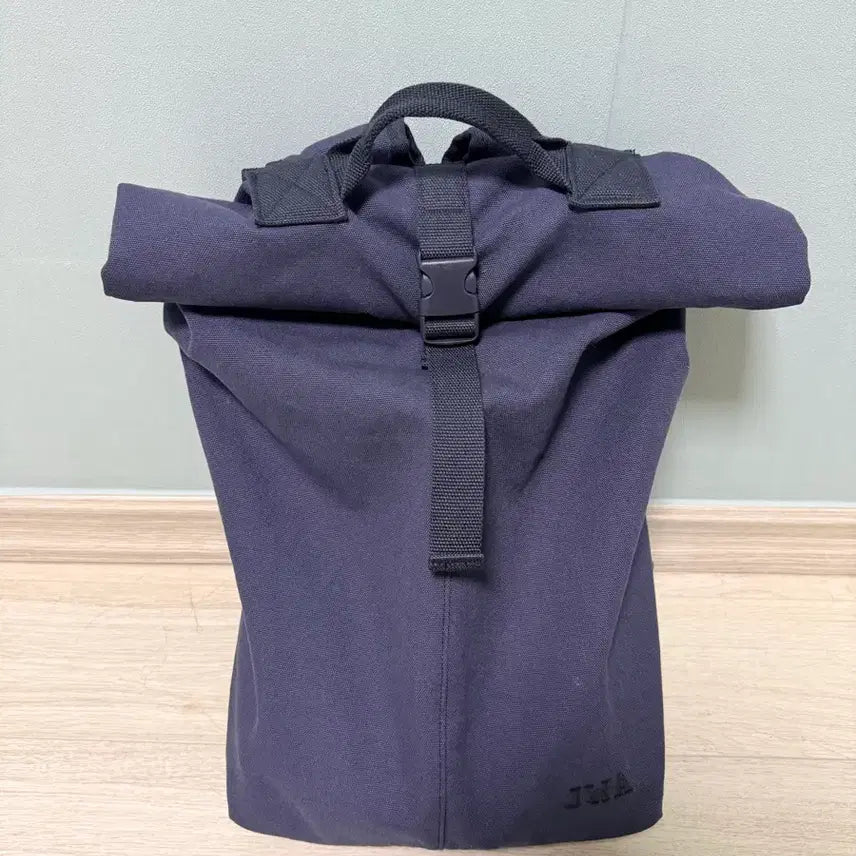 [BUNJANG] Uniqlo x JWA Anderson Roll Top Backpack / 유니클로 x JWA 앤더슨 롤탑백팩 67 BLUE