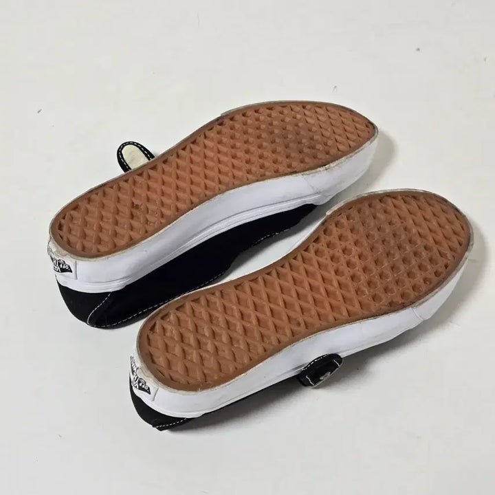 [SOLD OUT] 반스 메리제인 블랙 뮬 스니커즈 240. b