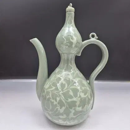 [BUNJANG] Yoo Geun-hyung Celadon Tea Pot with Cloud and Crane Inlay / 해강 유근형 선생 (장작가마 작품)-운학상감청자주전자/