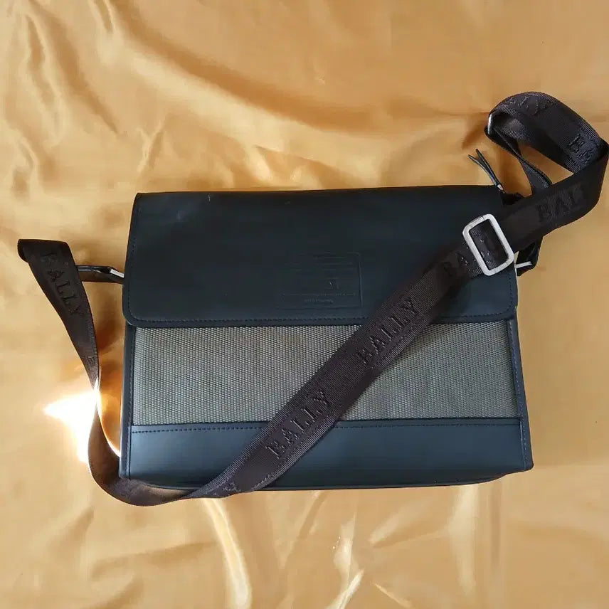 [SOLD OUT] Bally 발리 남성 메신저백 숄더백