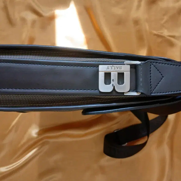 [SOLD OUT] Bally 발리 남성 메신저백 숄더백