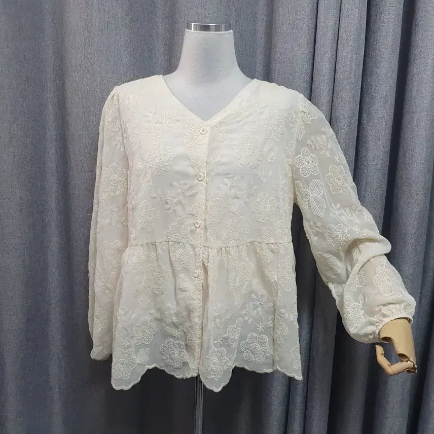[BUNJANG] Cream Lace Blouse / 크림 레이섭 블라우스