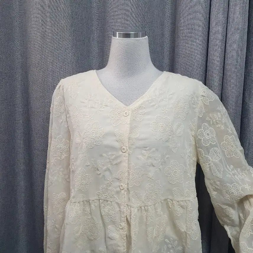 [BUNJANG] Cream Lace Blouse / 크림 레이섭 블라우스