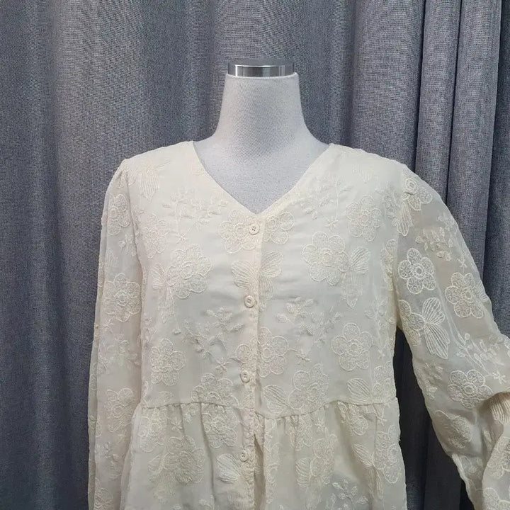 [BUNJANG] Cream Lace Blouse / 크림 레이섭 블라우스