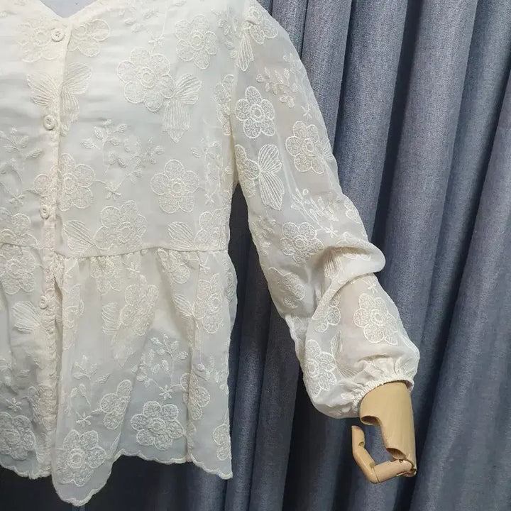 [BUNJANG] Cream Lace Blouse / 크림 레이섭 블라우스