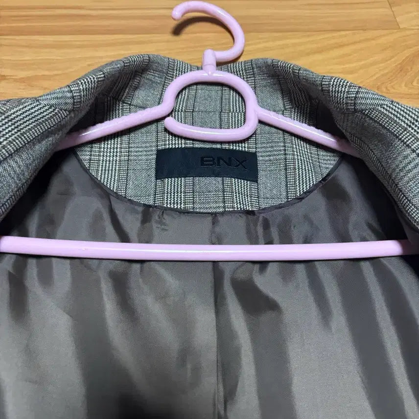 [BUNJANG] Beige &amp; Brown Check Blazer (Size 55) / 여자 베이지&amp;브라운 체크 블레이저 55사이즈 거의 새상품 6만원.