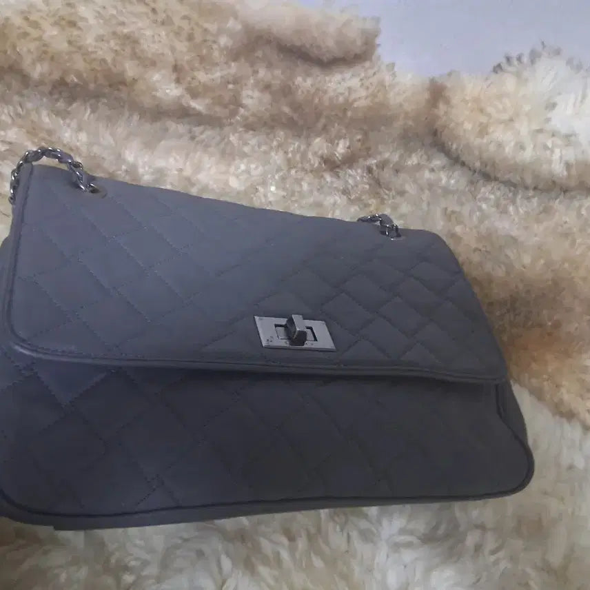 [BUNJANG] Quilted Chain Bag - Grey / 퀼팅 체인백 그레이 색상