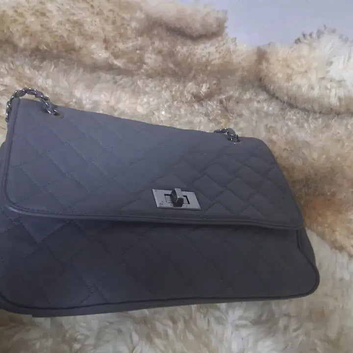 [BUNJANG] Quilted Chain Bag - Grey / 퀼팅 체인백 그레이 색상