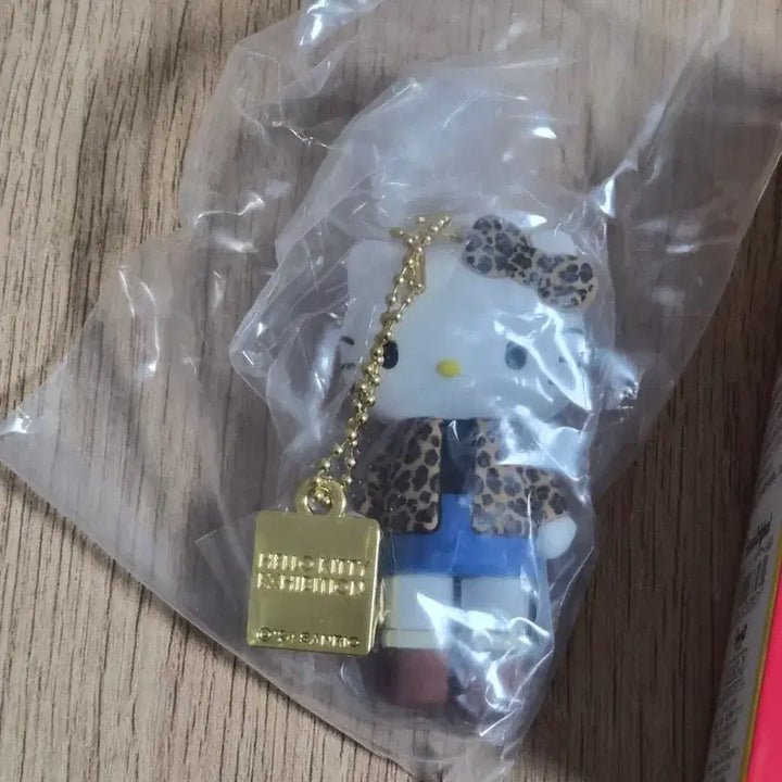 [BUNJANG] Hello Kitty Leopard 50th Anniversary Secret Mascot Keyring / 헬로키티 호피 일본 50주년 전시회 한정 시크릿 마스코트 키링